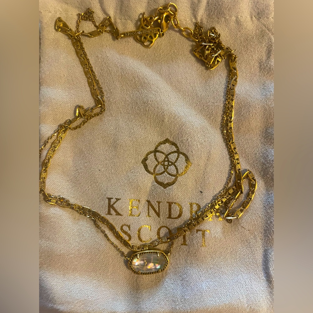 Kendra Scott necklace